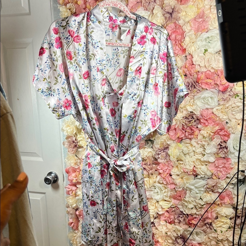 Secret Treasures Pink and White Floral Robe